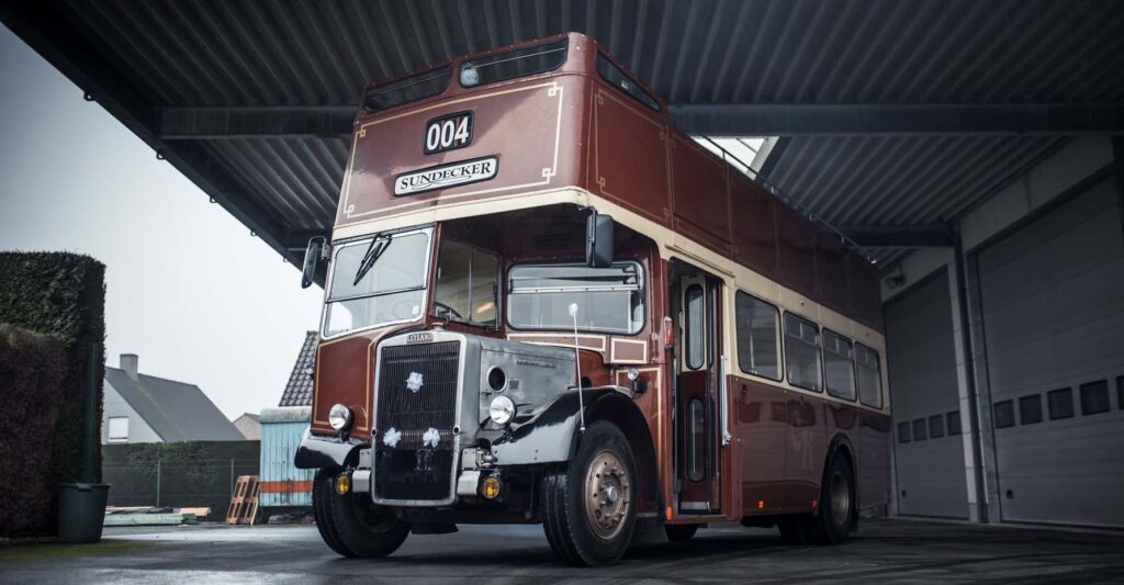 Sundecker bus